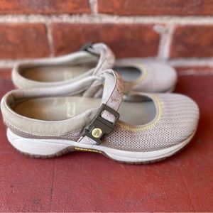 Mary Jane’s Merrell Ortholite Encore shoes light beige size 6 EUR 36